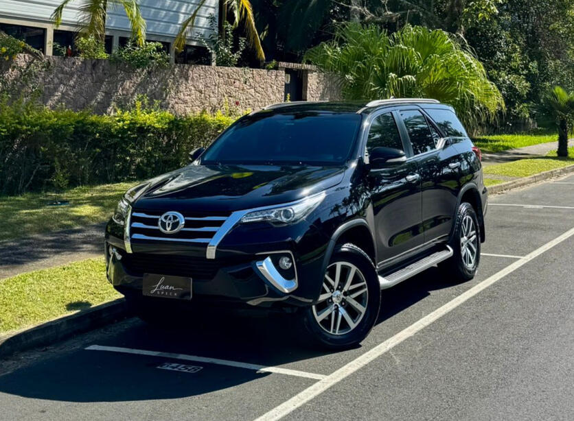Toyota Hilux SW4 SRX 2017